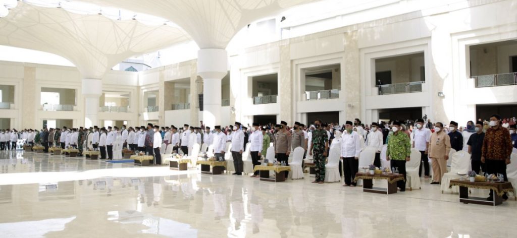 jusuf-kalla-lantik-h-muhammad-rudi-sebagai-ketua-dpw-dmi-kepri-periode-2021-2026